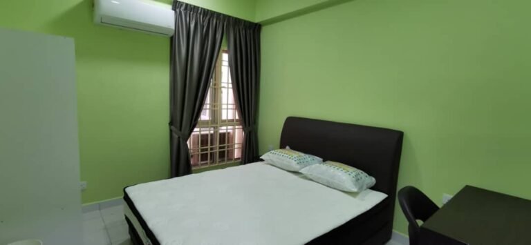 Middle Room 4